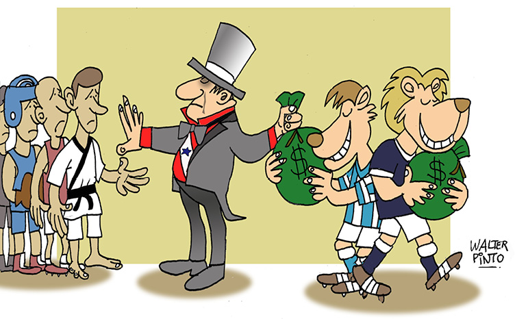 #ParaTodosLerem: A charge mostra, do lado direito, a mascote do Clube do Remo sorrindo e segurando um saco verde de dinheiro. Ao seu lado, a mascote do Paysandu sorri e recebe um saco verde de dinheiro de um homem que está no centro da imagem. O homem usa terno, gravata borboleta, sapatos e cartola na cor cinza. Por dentro do terno, ele veste uma camisa estampada com a bandeira do Pará. Ao lado esquerdo da imagem, quatro homens estão com uma expressão facial triste. Da direita para a esquerda: o primeiro homem está usando um quimono branco e uma faixa preta; o segundo está com uma regata vermelha, short branco e chuteira; o terceiro está com camisa, short e capacete de proteção azuis e uma luva de boxe; o quarto está com camisa e short cinza. O fundo da charge é dourado.