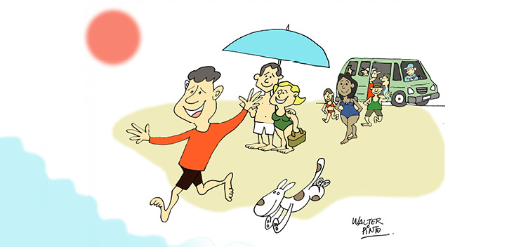 #ParaTodosVerem: Ilustração representa um grupo de pessoas com roupas de banho. À frente, com blusa na cor laranja e bermuda marrom, um jovem sorrindo corre de braços abertos, tendo, ao lado, a companhia de um cachorro branco com pintas cinza. Mais atrás, um casal se protege com um guarda-sol azul. O homem usa bermuda branca e a mulher veste maiô verde e carrega uma bolsa na mesma cor. Por último, há um grupo de três pessoas: uma mulher de maiô azul, uma jovem de biquíni laranja e um garoto de chapéu, camiseta e bermuda em tons de verde. Todo o grupo desce de uma van verde, na qual é possível observar um motorista e pelo menos mais quatro pessoas no interior. À esquerda, em tom laranja, tem-se a representação do sol sem raios.